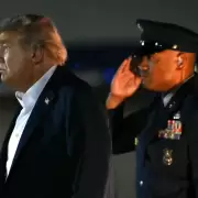 Trump se pone la gorra y sale a patrullar Washington