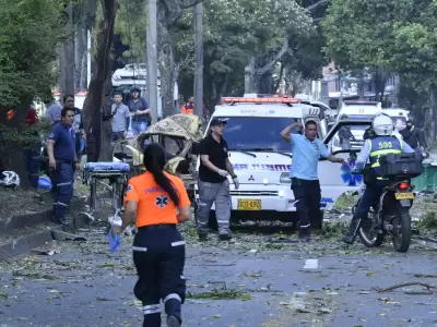 Un atentado mort�fero en Cali y una emboscada a un escuadr�n de la polic�a ti�en de luto a los colombianos.