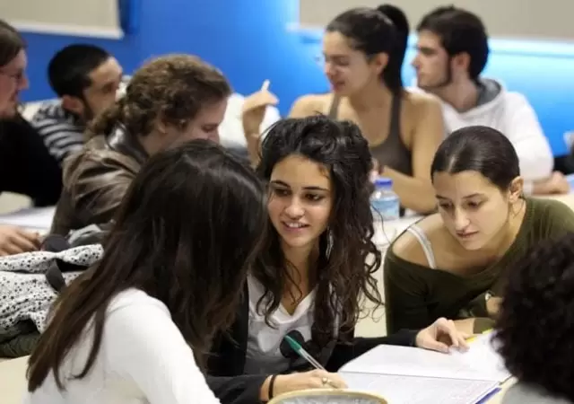 El 75% de los encuestados siente que no van a estar bien preparados para enfrentar el mundo una vez que lleguen a la adultez.