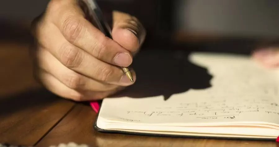 Si la letra tiende a ir a la derecha, podr�a significar una apertura hacia el exterior. A la derecha, introspecci�n.