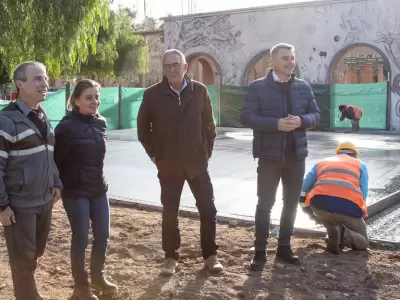 El intendente Diego Costarelli junto con el subsecretario de Deportes de la provincia, Federico Chiapetta.