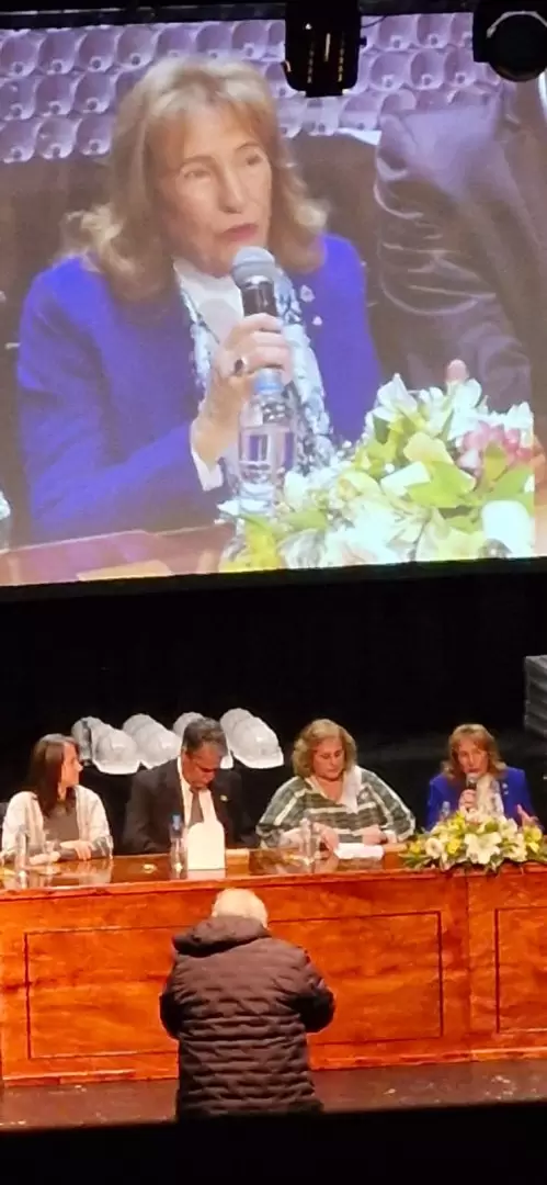 La Rectora de la Uncuyo Luc�a S�nchez junto a la decana de Ingenier�a Patricia  Infante y el vicedecano Mario Carlos S�nchez