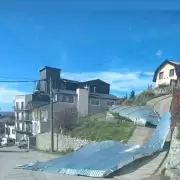 Fotos y videos: temporal de fuerte viento caus� destrozos en Bariloche