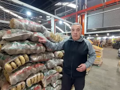 El titular de la Uni�n Frutihort�cola Argentina, Omar Carrasco, describi� la situaci�n del sector comercial y productivo agr�cola.