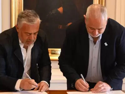 El Gobernador Alfredo Cornejo junto con el intendente de San Carlos, Alejandro Morillas.