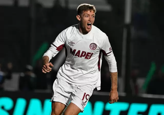 El goleador de Lan�s, Rodrigo Castillo