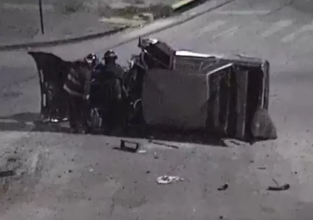 Video impactante: Se llev el semforo por delante!