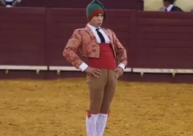 Manuel Mara Trindade, de 22 anos, fue embestido brutalmente por un toro de 695 kilos durante su debut en la Plaza de Toros de Lisboa.