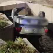 Accidente en Guaymallén: una familia vivió momentos de terror al caer a un canal