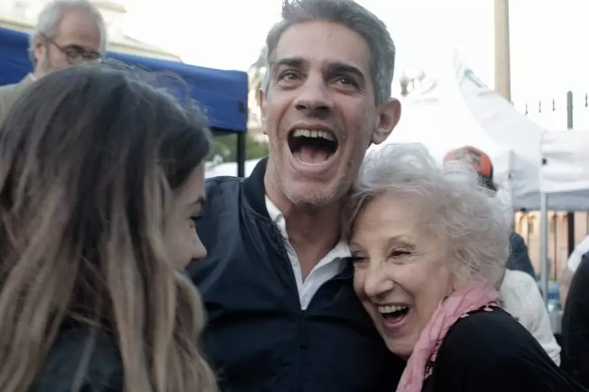 Pablo, Morena y Estela de Carlotto, presidenta de Abuelas de Plaza de Mayo.