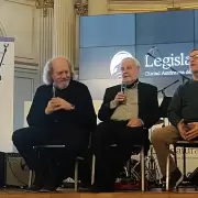 Claudio Gabis distinguido como personalidad de la cultura del rock