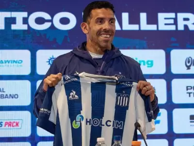 Carlos Tevez sali� a aclarar su situaci�n en la T