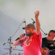 Santos Guayama celebra 20 años de música