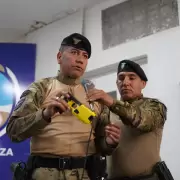 La Ciudad de Mendoza comenz� con la capacitaci�n y entrega de las pistolas Taser