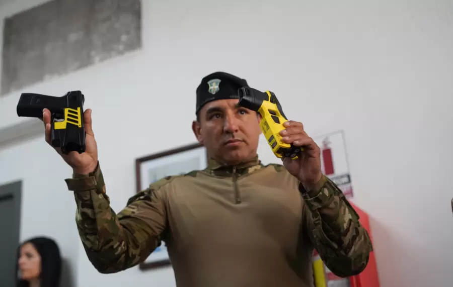 Parte de la capacitación de las armas no letales.