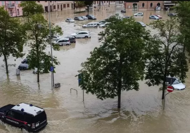 El paradisiaco norte de la pen�nsula est� asolado por un fen�meno con abundante descarga de agua.