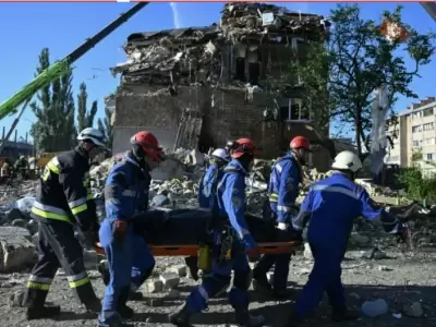 Los servicios de emergencia y rescate se encuentran en alerta m�xima para asistir a los habitantes de la capital ucraniana.