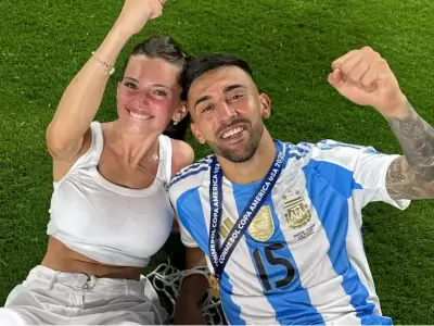 Nico Gonz�lez quiso recuperar a su ex, pero la dej� plantada en Ezeiza y fue descubierto con otra por las c�maras de seguridad.