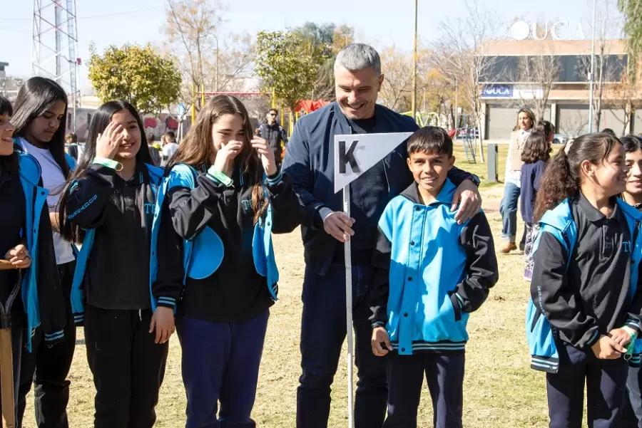 Godoy Cruz convoc� a las escuelas primarias del departamento en el Parque San Vicente, para concientizar sobre la importancia de proteger el ambiente.