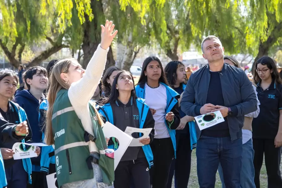 El intendente de Godoy Cruz, Diego Costarelli, encabez� el calendario y destac� la importancia de los �rboles.