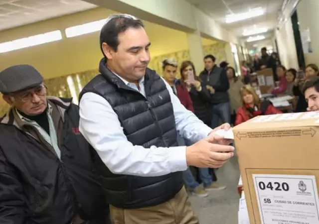Vota el gobernador saliente, Gustavo Vald�s        /