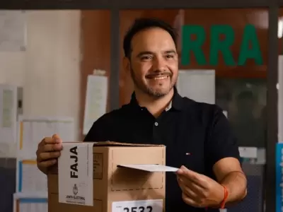 El oficialismo retuvo la gobernaci�n de la mano de Juan Pablo Vald�s