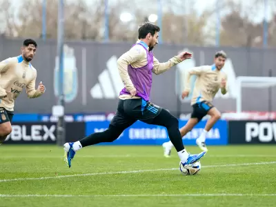 Leo Messi trabaj� a la par de sus compa�eros en Ezeiza.