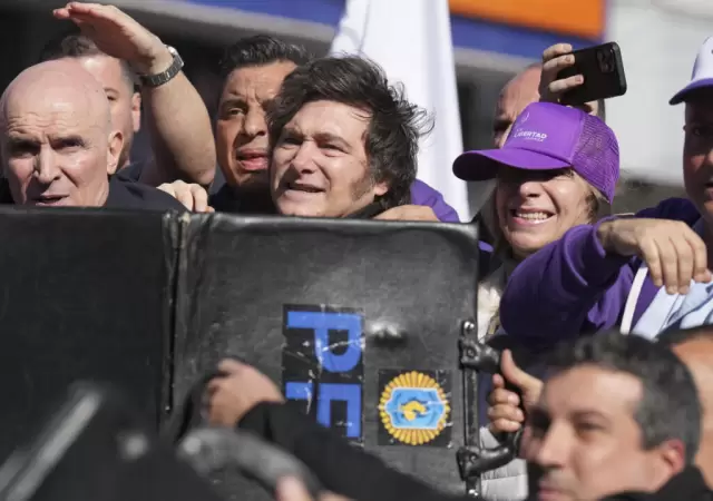El mandatario ya fue agredido en una caravana en Lomas de Zamora. (Foto: web)