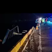 VIDEO / Se desbarrancó en Alta montaña, afectó un puente y cerraron el Paso