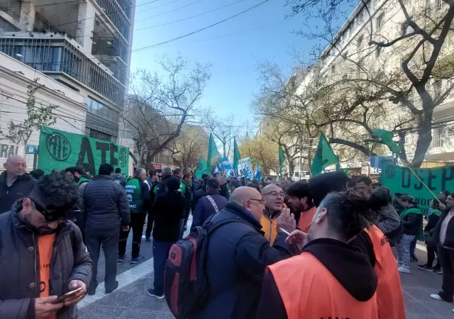 Protesta de ATE en la Legislatura provincia.