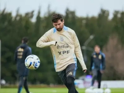 Lionel Messi se entrena con la Selecci�n argentina en lo que puede ser su �ltimo partido oficial en el pa�s/ Fuente: X Selecci�n argentina