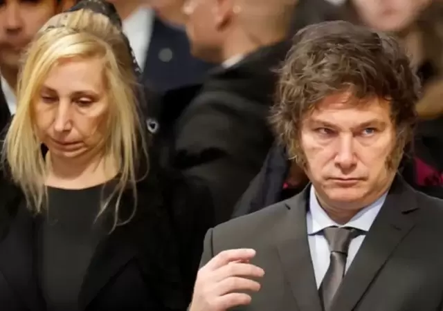 "Siempre manejaron la agenda con decisi�n y firmeza, y esta es la primera vez que se ve atosigado por errores propios" (G. Slavinsky)