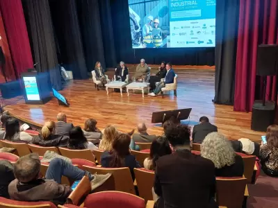 Empresarios y referentes debatieron en el 2� Foro Agroindustrial Regional Mendoza 2025 sobre la necesidad de generar estabilidad macroecon�mica.