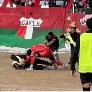 Violencia en el f�tbol: lo expulsaron, intent� agredir al �rbitro y le manda 'sugerencias' a la prensa