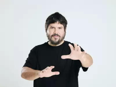 El primer �lbum solista de Santiago Motorizado re�ne 11 canciones cargadas de referencias culturales. /
