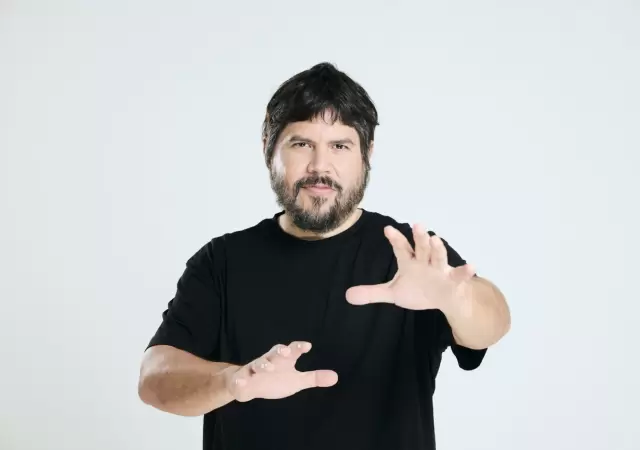 El primer �lbum solista de Santiago Motorizado re�ne 11 canciones cargadas de referencias culturales. /