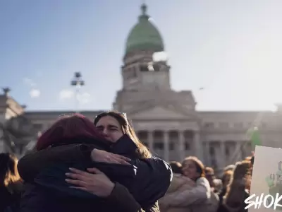 Festejos frente al Congreso de la Naci�n tras el rechazo del Senado al veto de Milei.