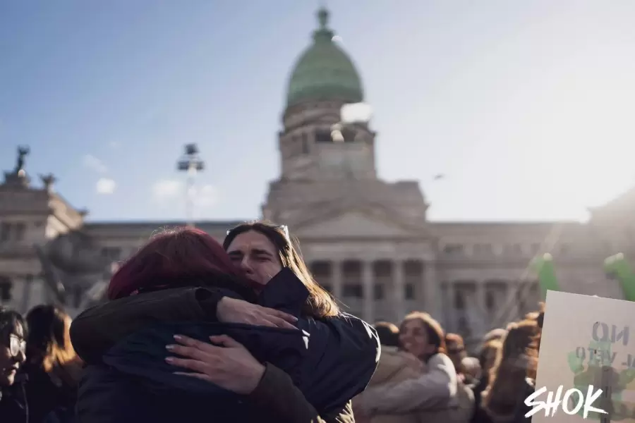 Festejos frente al Congreso de la Naci�n tras el rechazo del Senado al veto de Milei.