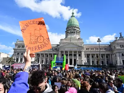 Festejos frente al Congreso por la Ley de Emergencia en Discapacidad