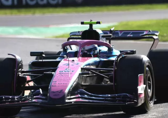 Colapinto en acci�n saliendo de la curva Della Roggia en Monza