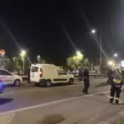 Un hombre result� con graves heridas al ser atropellado al intentar cruzar el Acceso Este