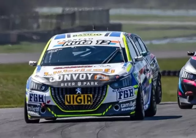 Tom�s Vitar con el auto de Gonzalo Antol�n qued� segundo en la Carrera de Invitados del TN Clase 2/ Fuente: x