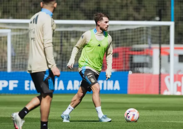 Alexis MacAllister se perfila como titular ante Ecuador.