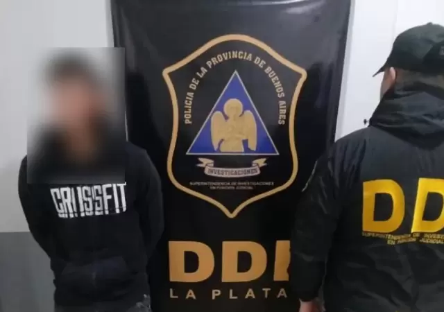 Uno de los detenidos cuando fue a emitir su voto este domingo en el marco de las elecciones legislativas de Buenos Aires/ Fuente: X