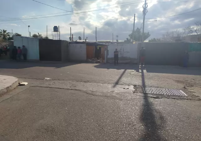 La pared de la vivienda se desplom� sobre la menor que se encontraba dentro de la casa. /