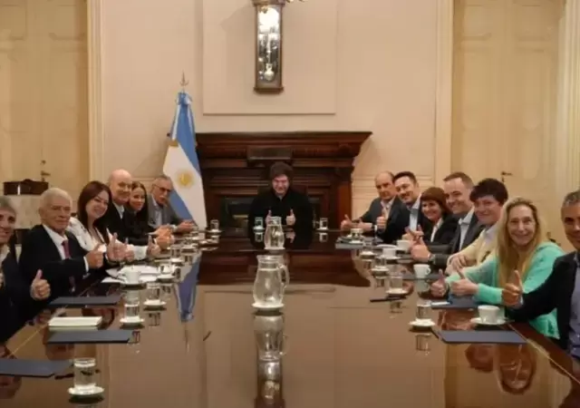 El Presidente y todos los ministros./
