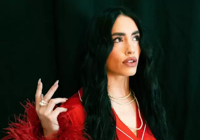 Lali Espsito interpret "Payaso", una cancin cargada de crticas al presidente Milei.