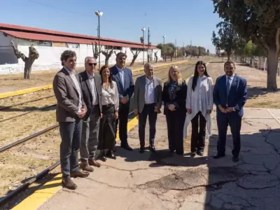 Alfredo Cornejo reuni� a todos los intendentes del Este y a Mat�as Stevanato en la estaci�n Libertador San Mart�n. /