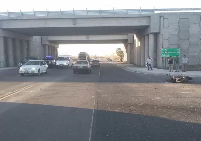 El motociclista muri� tras ser embestido por un autom�vil en inmediaciones del puente sobre el r�o Mendoza. (Fuente: Ministerio de Seguridad)