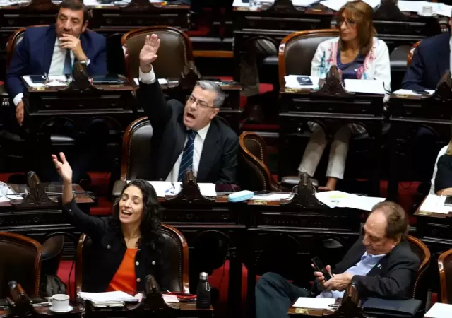 La oposici�n peronista apuntada por Benegas Lynch./